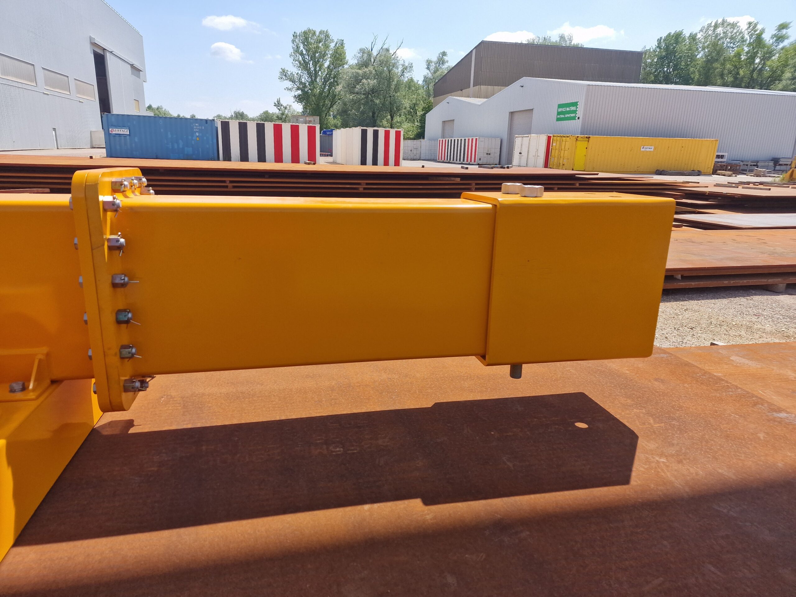 magnetic beam to lift steel sheets